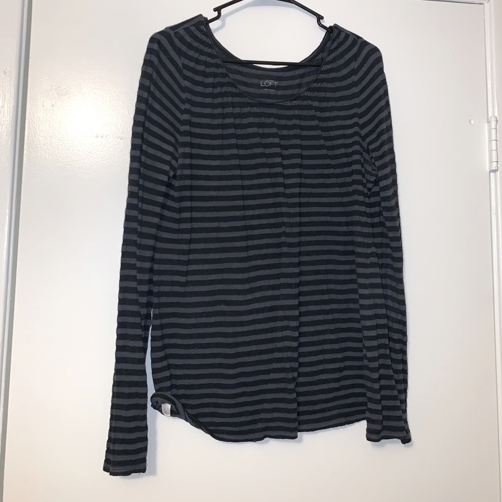 Loft long sleeve scoop neck top!